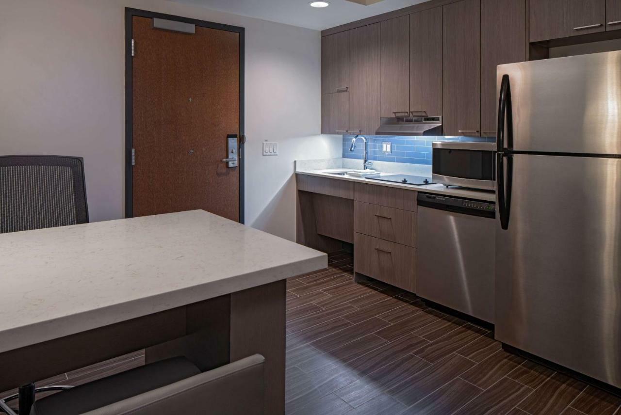 King Studio Suite with Kitchen and Roll-In Shower - Disability Access