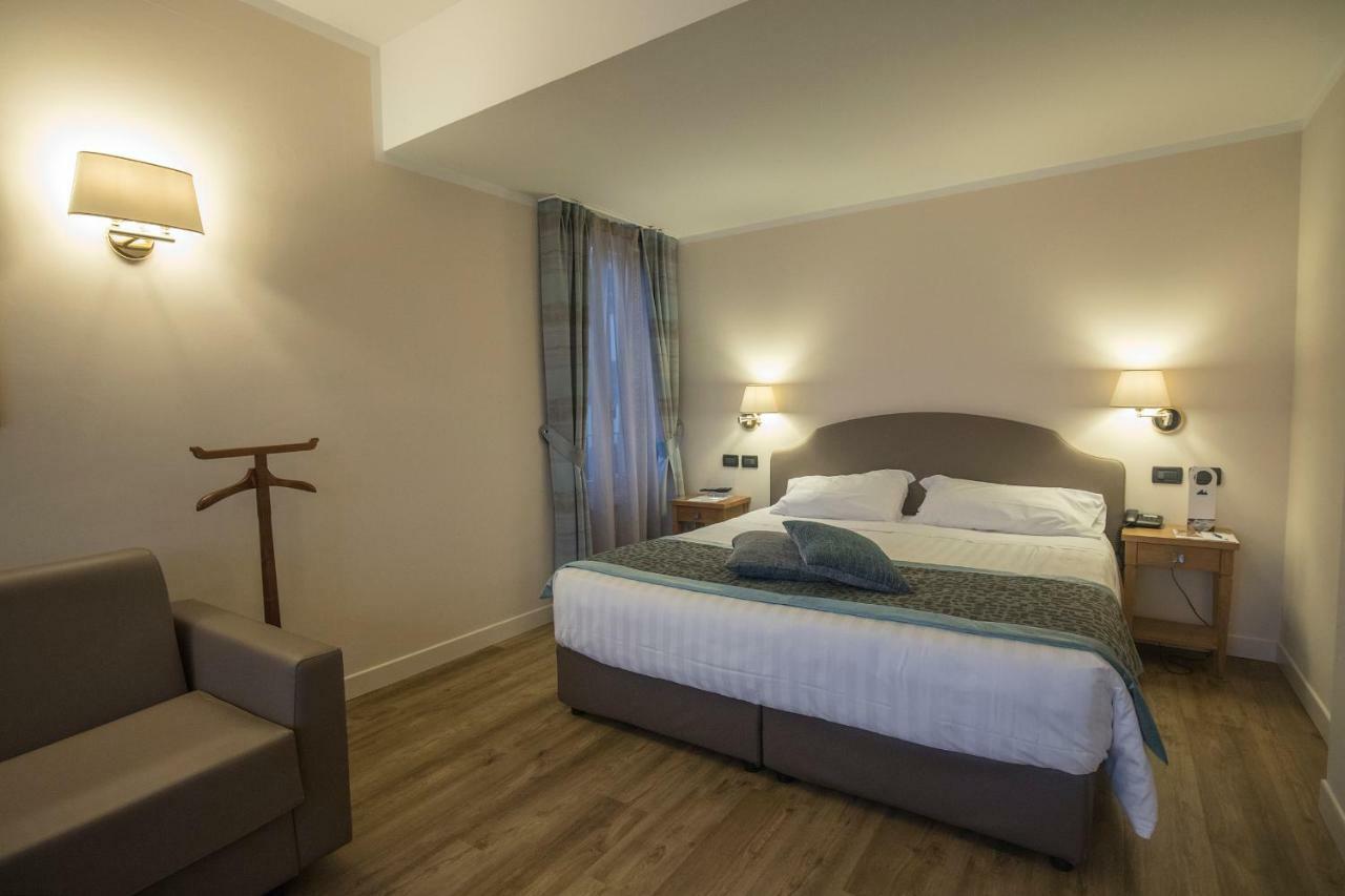 Double Room Lake View Balcony Spa Access