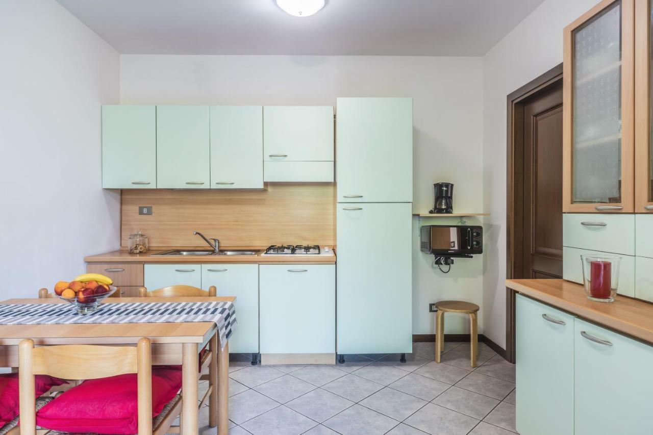 One-Bedroom Apartment Balcony,816763151:JPEG