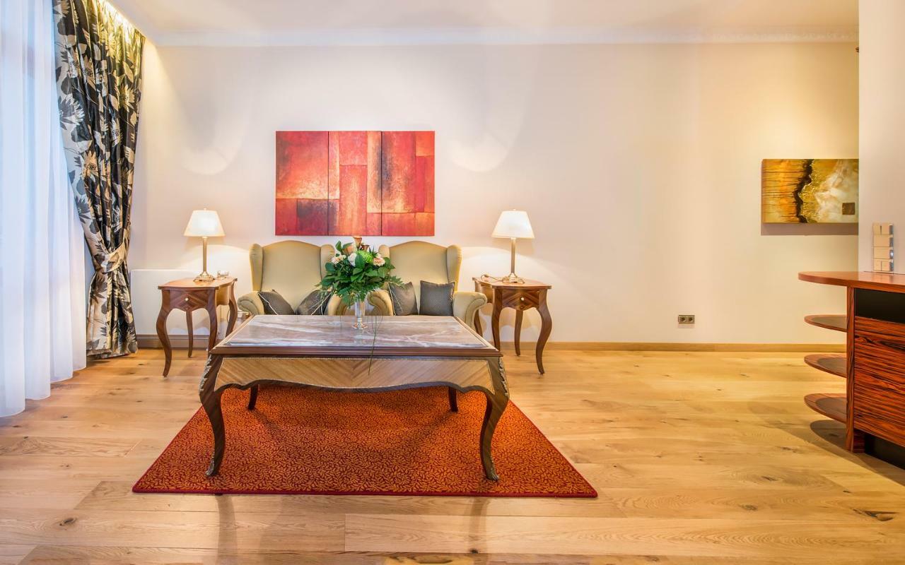 Deluxe Apartment