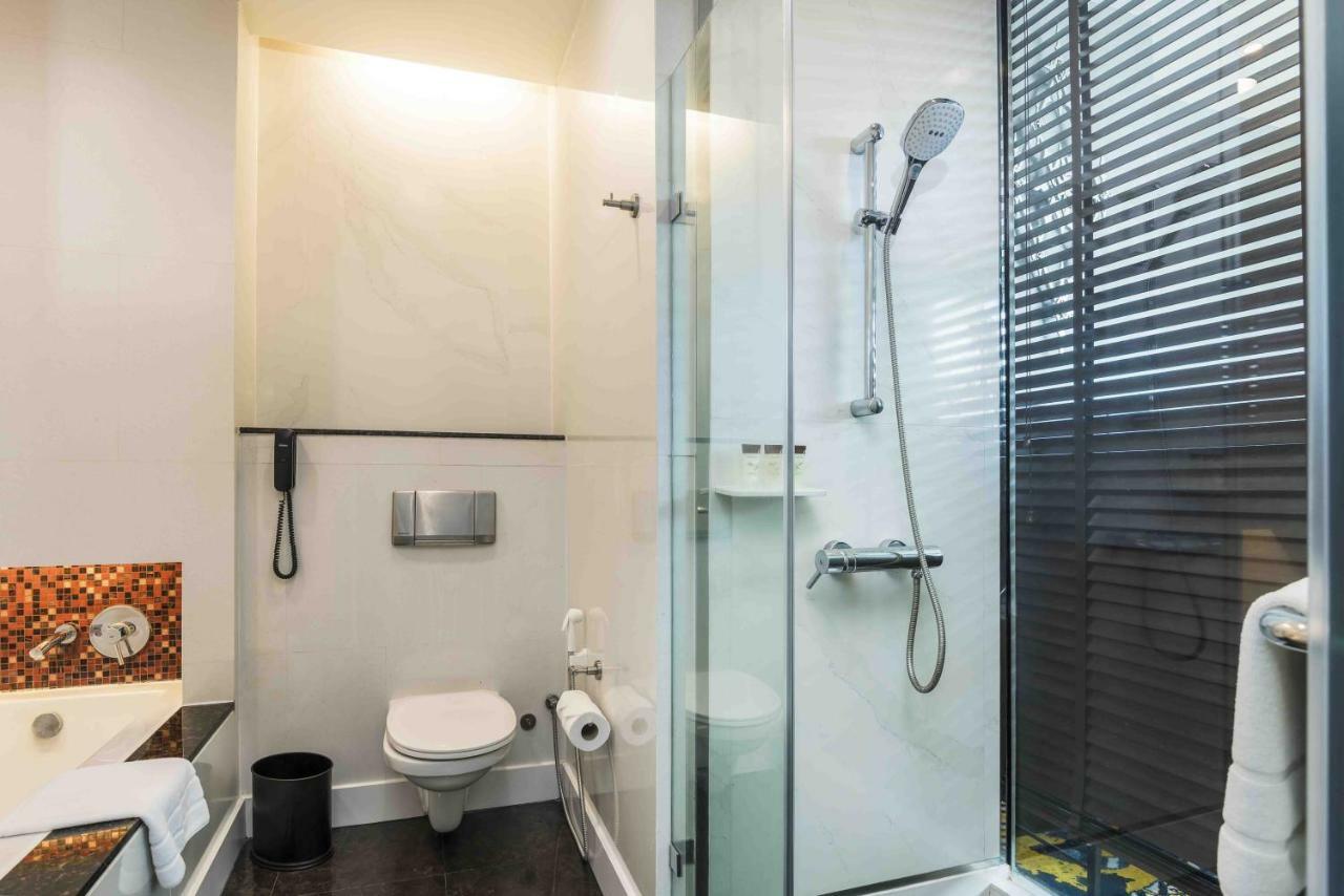 One-Bedroom Suite King City View