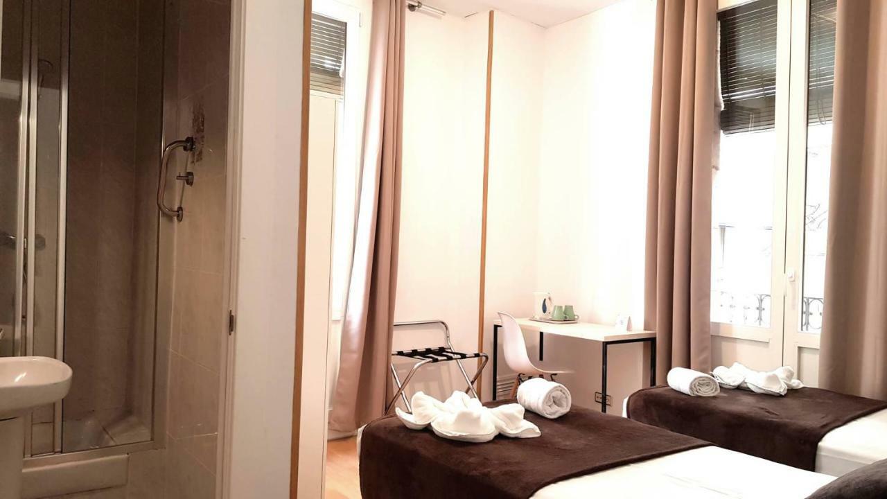 Twin Room Private Shower