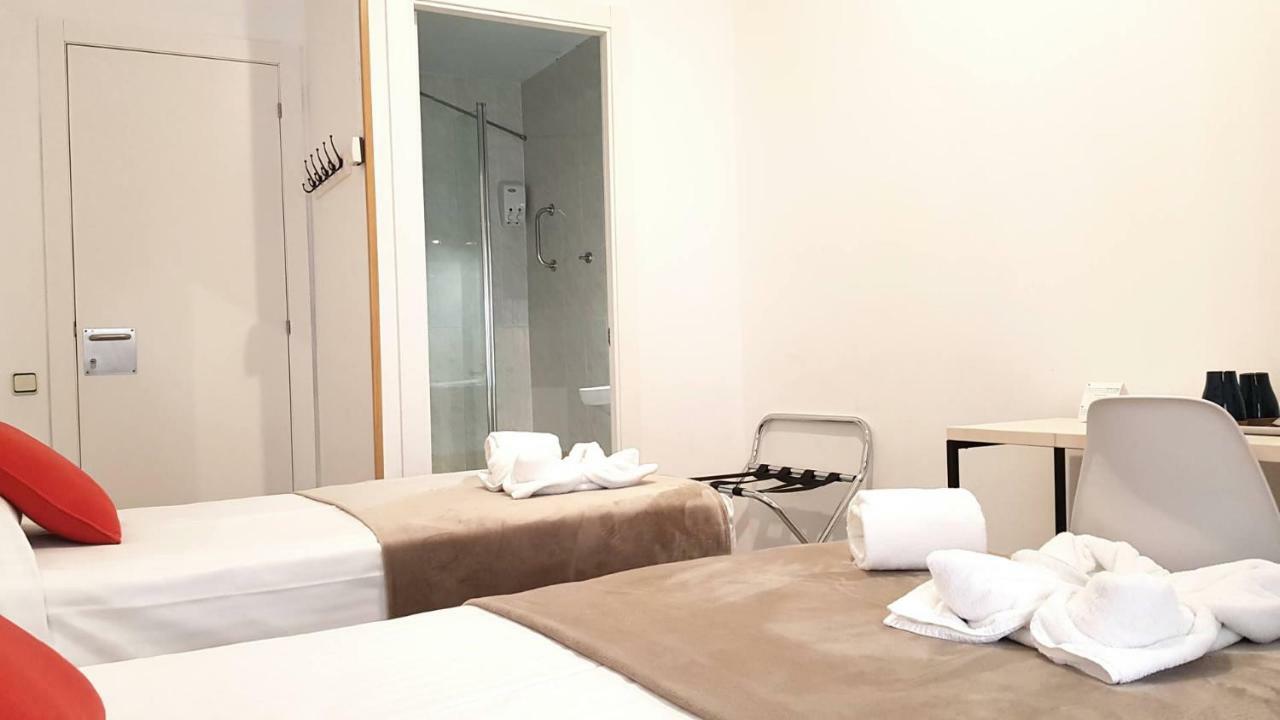 Twin Room Private Bathroom