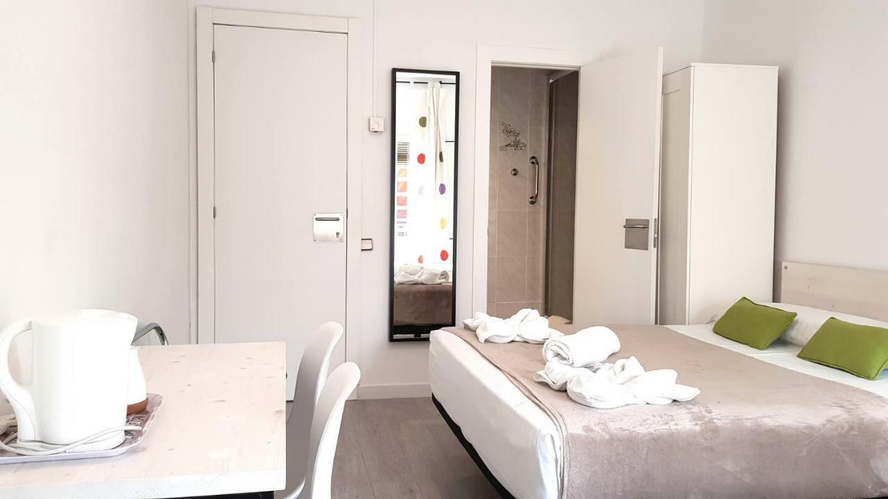 Twin Room Private Shower