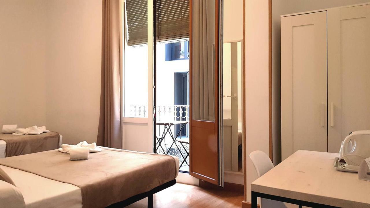 Twin Room Private Bathroom