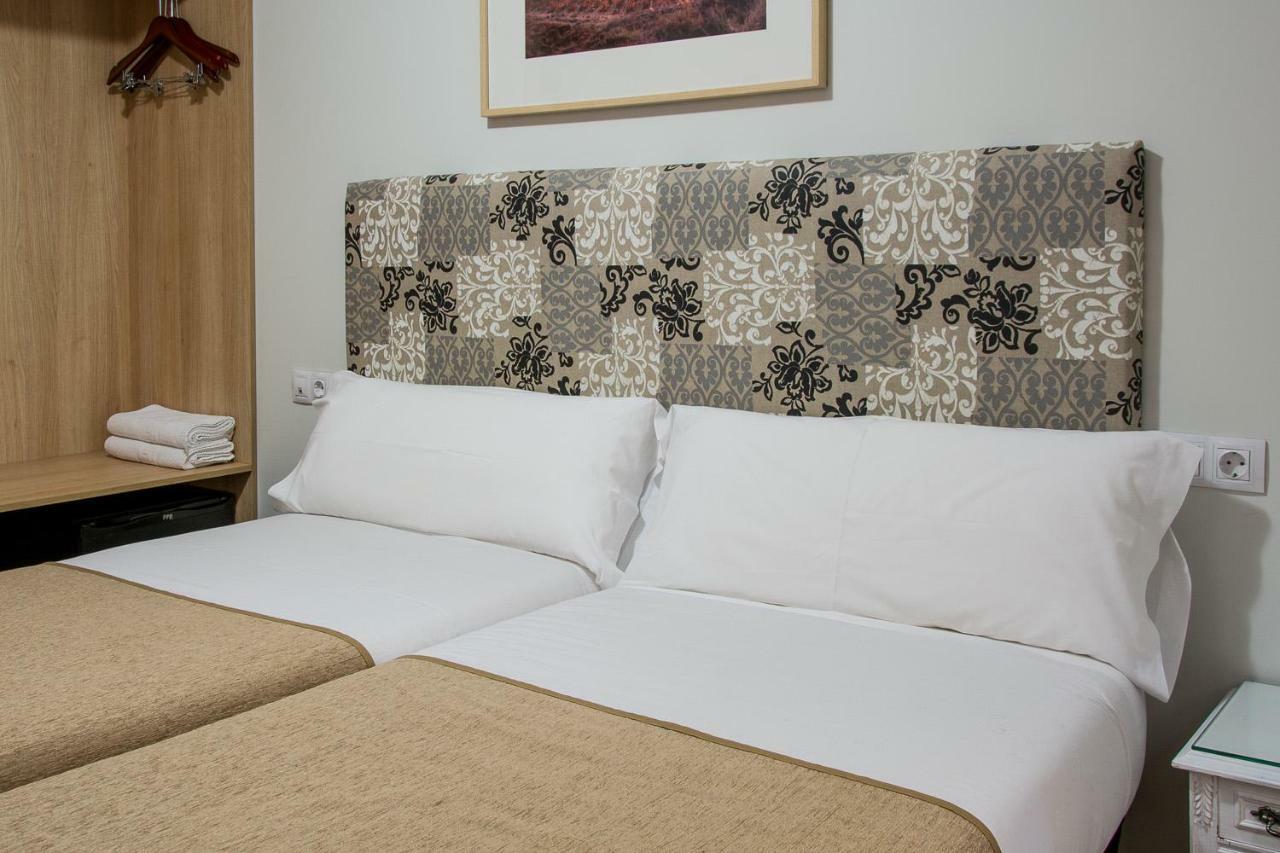 Double Room with Shared Bathroom,817937273:JPEG