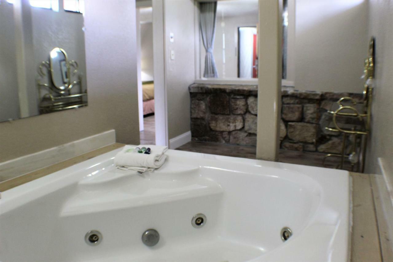 Deluxe King Room Jacuzzi No Balcony,998427657:JPEG