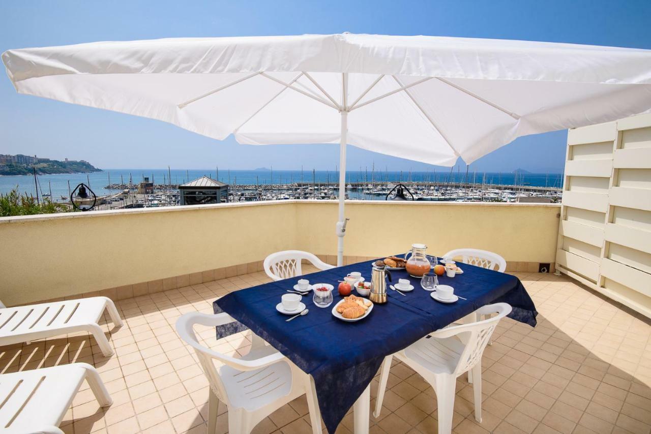 Two-Bedroom Apartment Sea Front,818193332:JPEG
