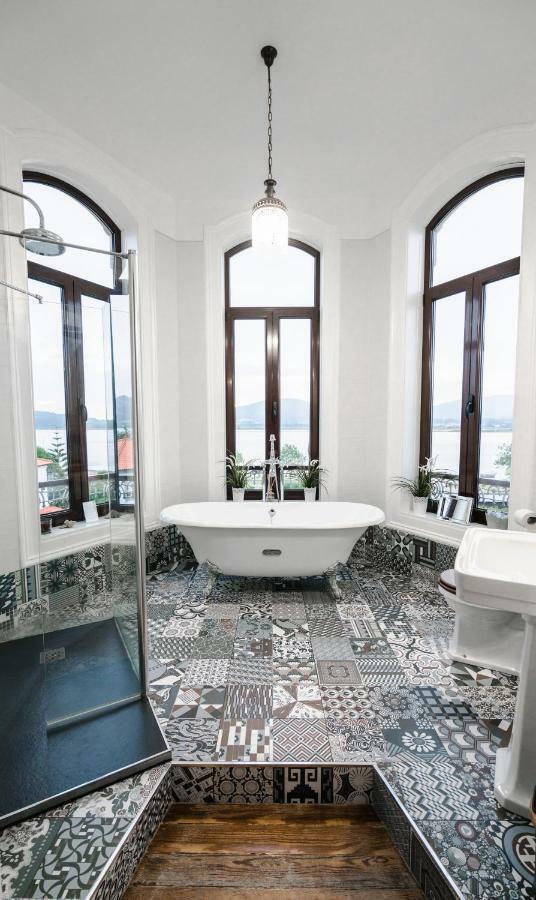 Deluxe Suite with Sea View,818276834:JPEG