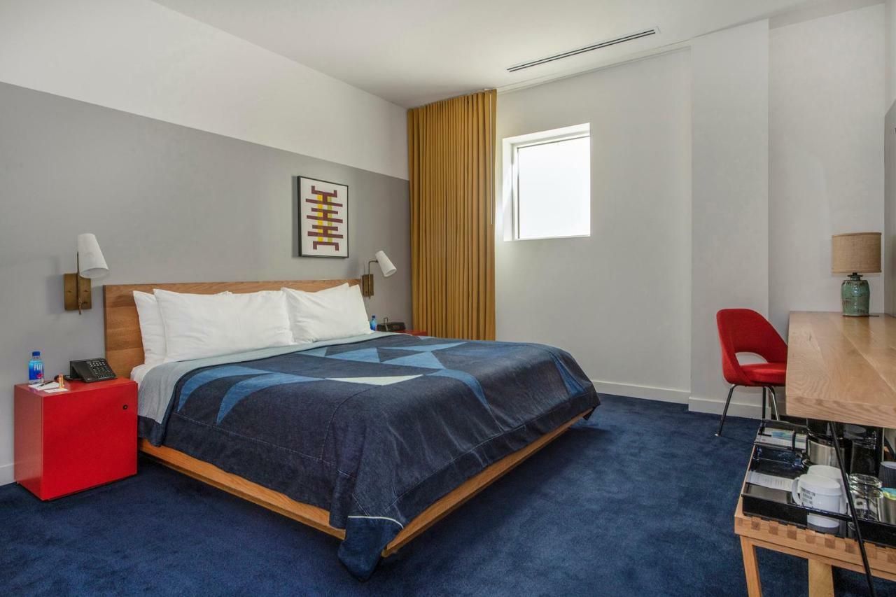 Deluxe King Room Obstructed