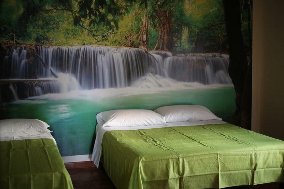 Comfort Triple Room Shower