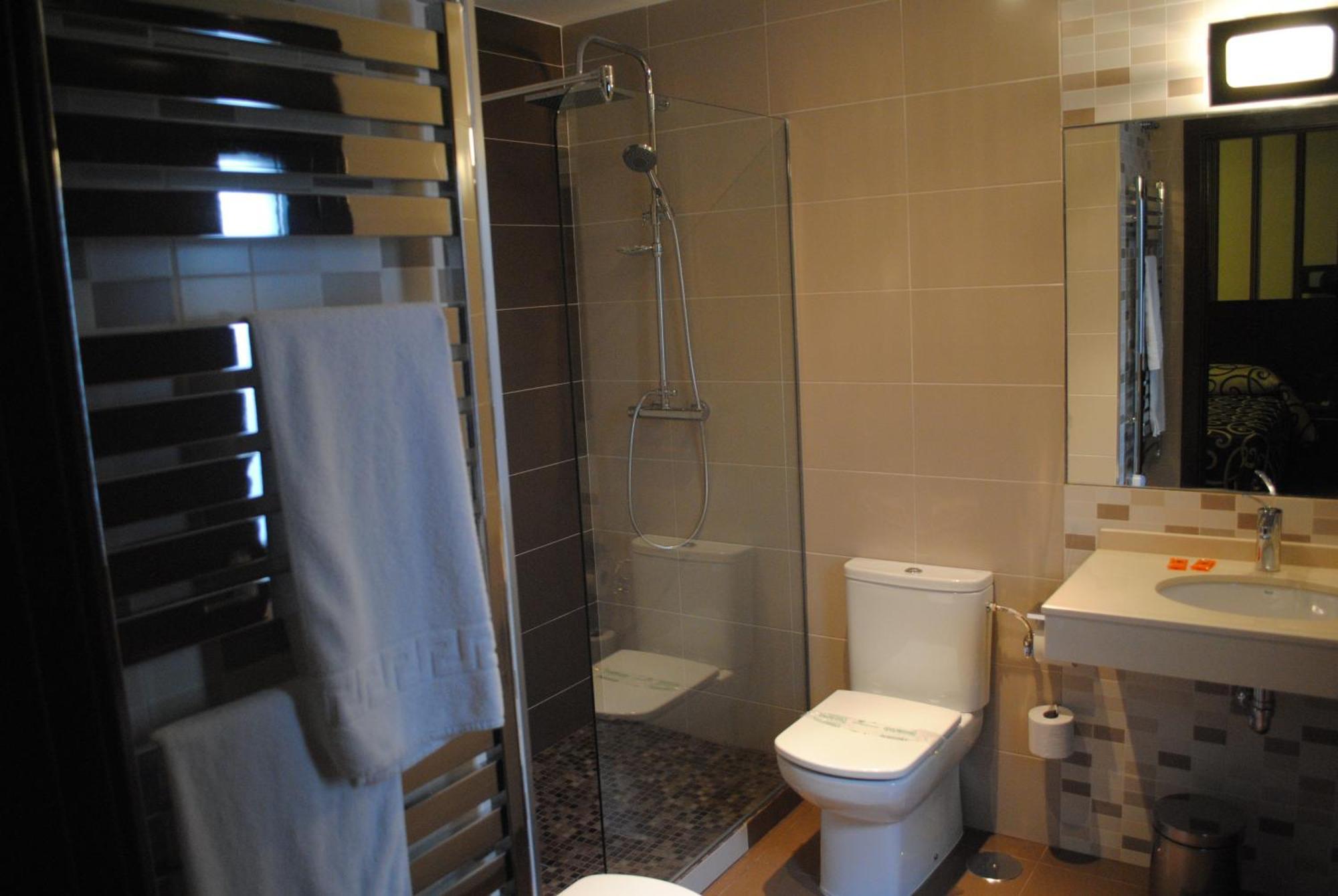 Twin Room,641203476:JPEG