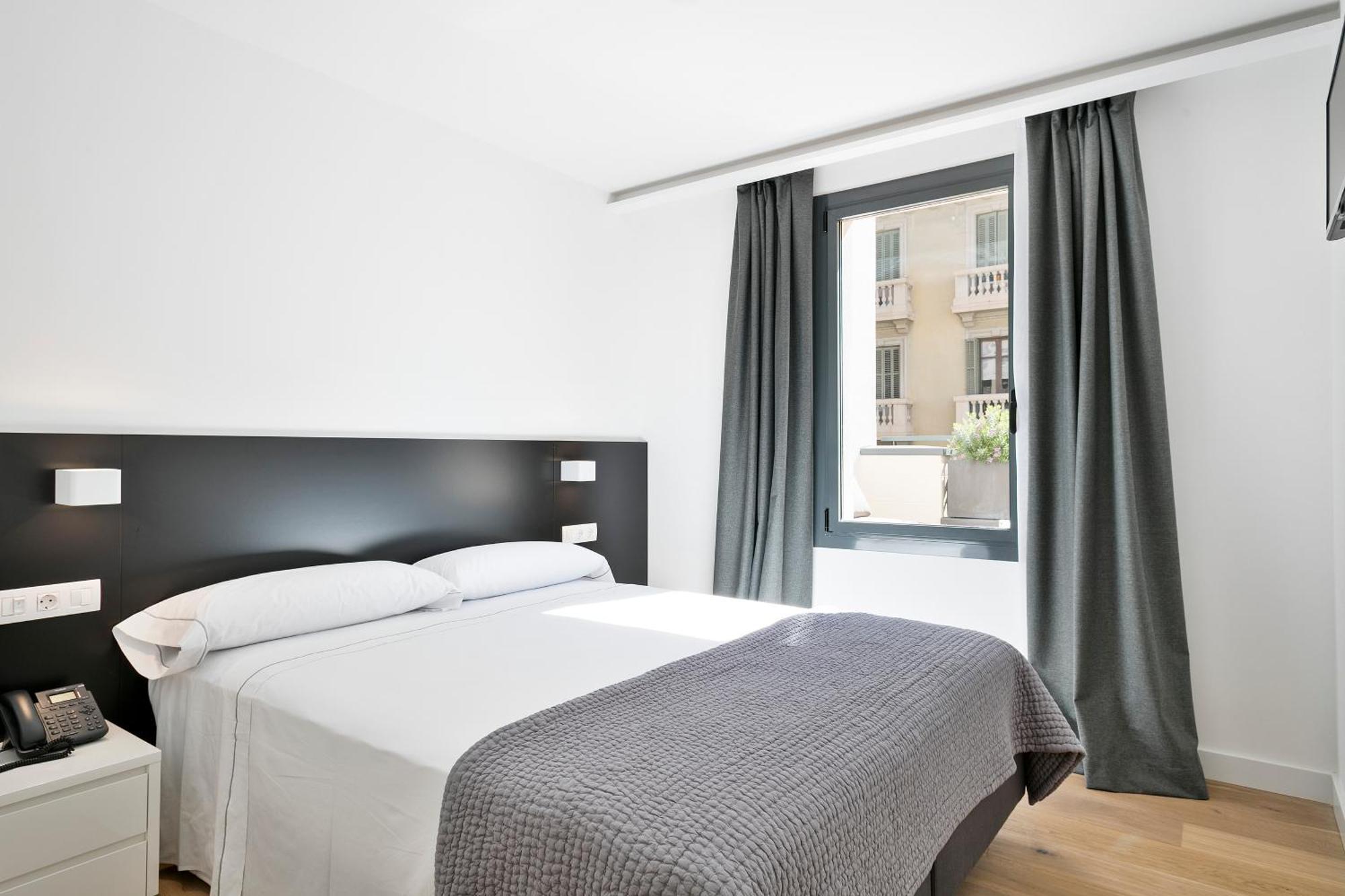 Luxury Two-Bedroom Apartment Terrace