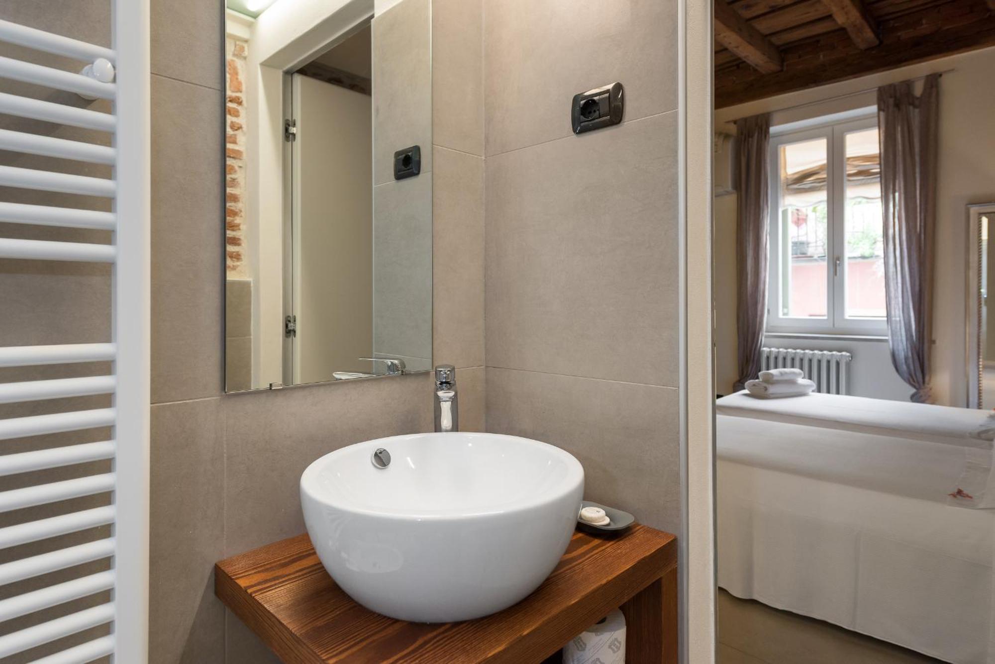 Superior One-Bedroom Apartment