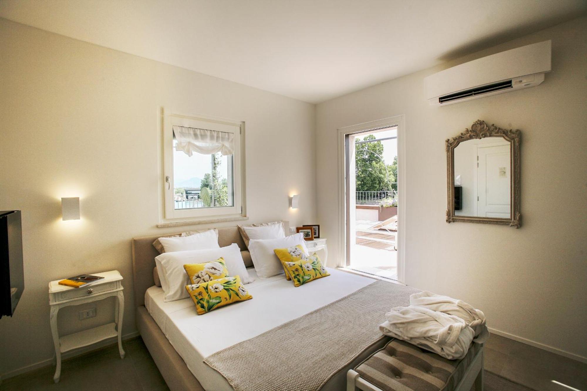 Deluxe Double Room Terrace Lake View