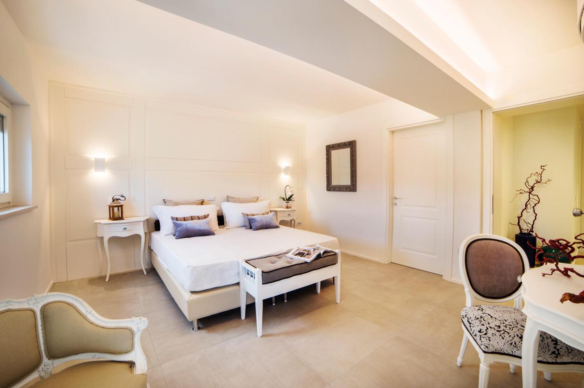 Double or Twin Room Balcony Partial Lake View