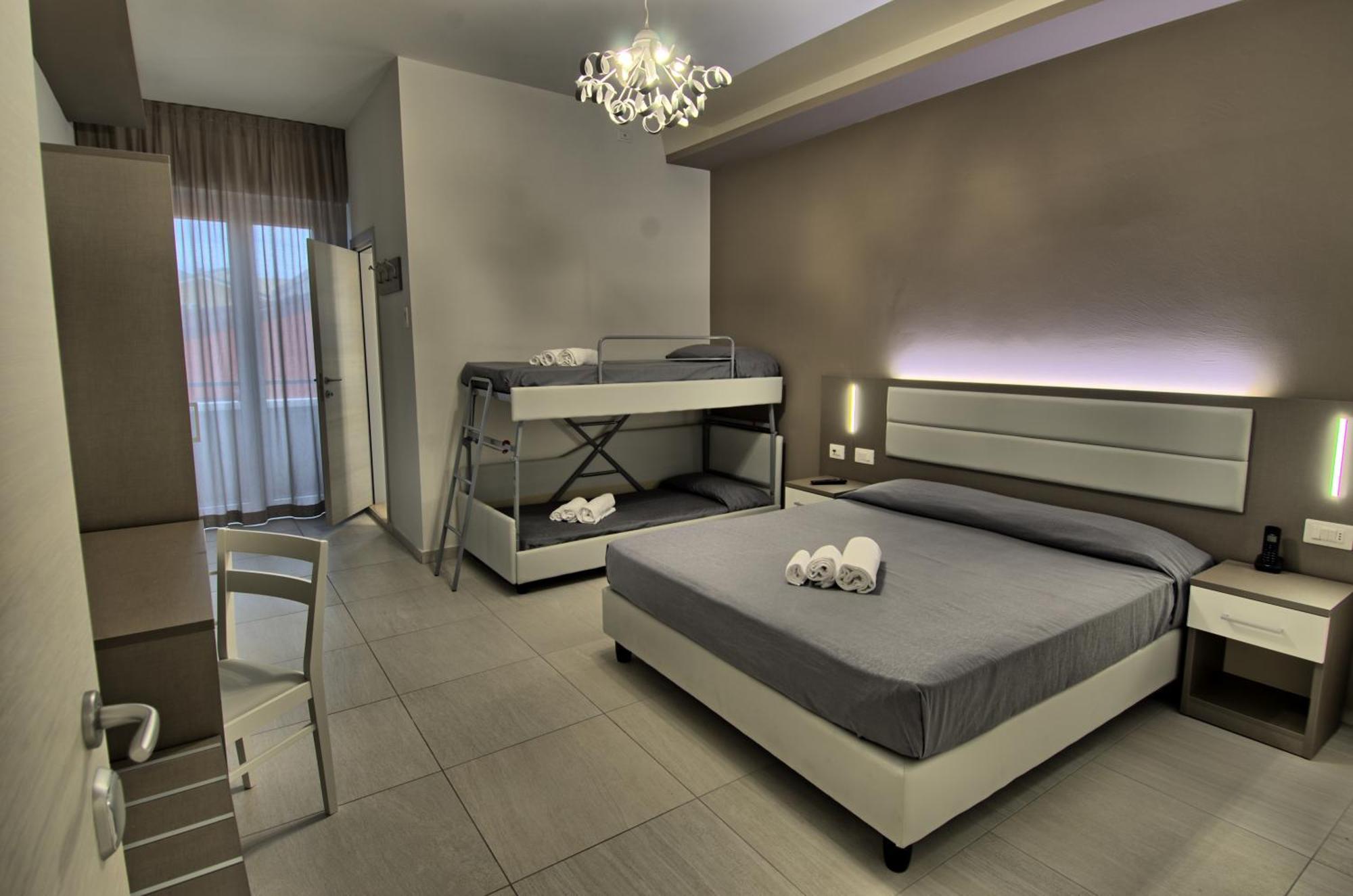 Standard Quadruple Room,765560035:JPEG