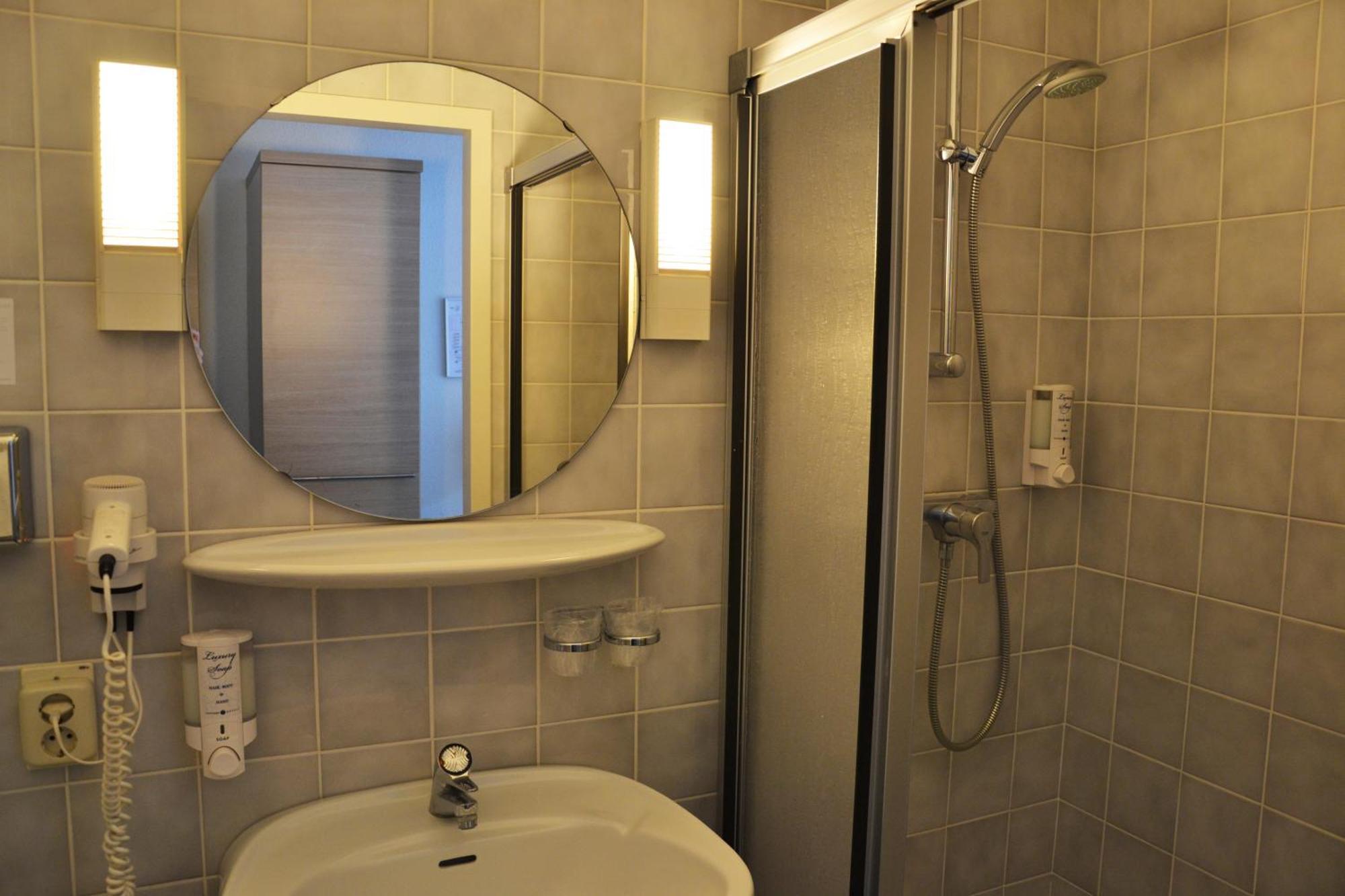 Small Double Room,1219484968:JPEG