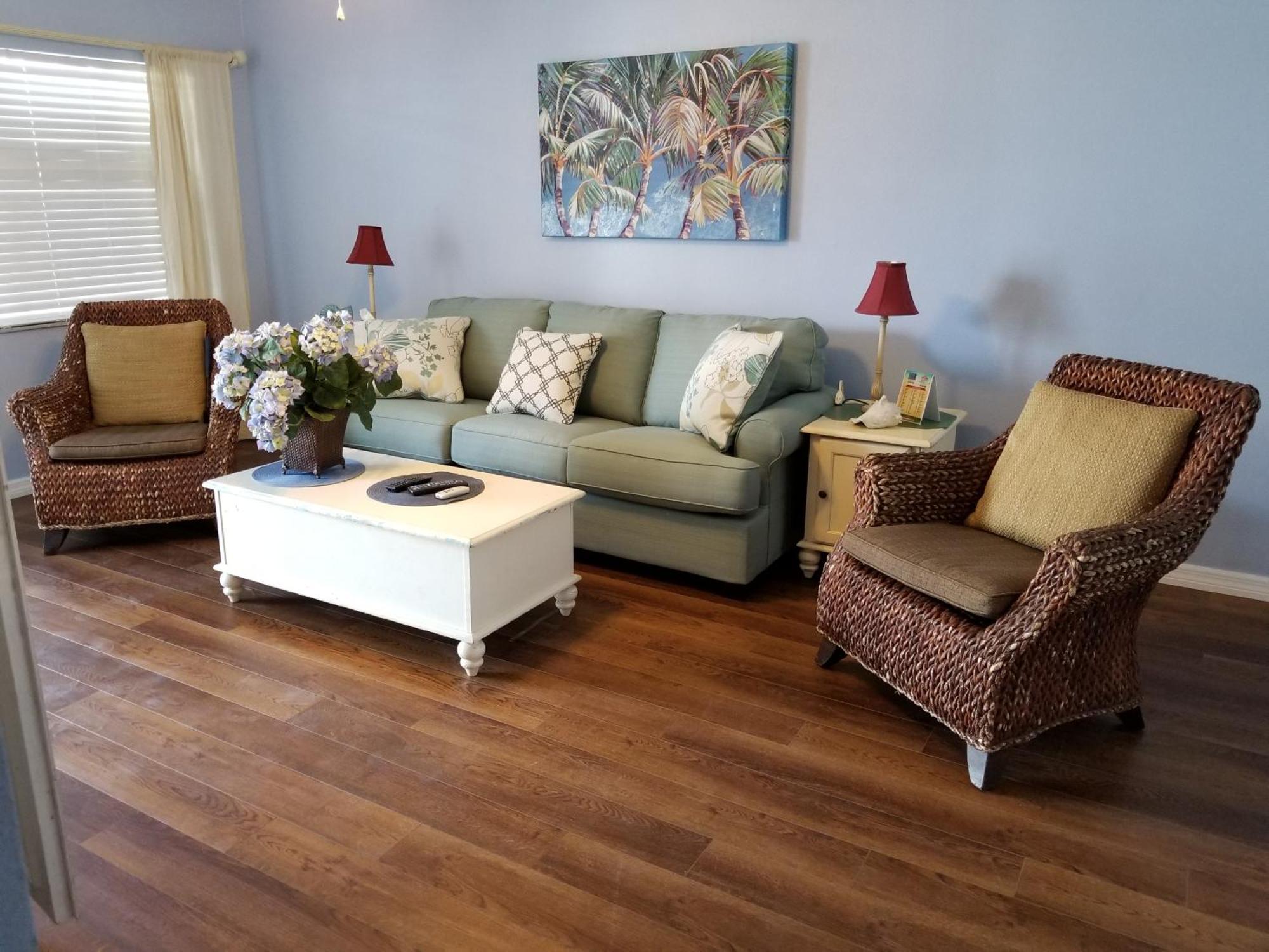 One-Bedroom Apartment Fits,370828549:JPEG