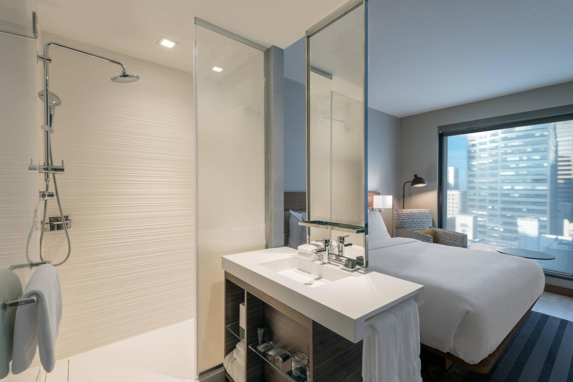 Classic King Room with City View - High Floor
