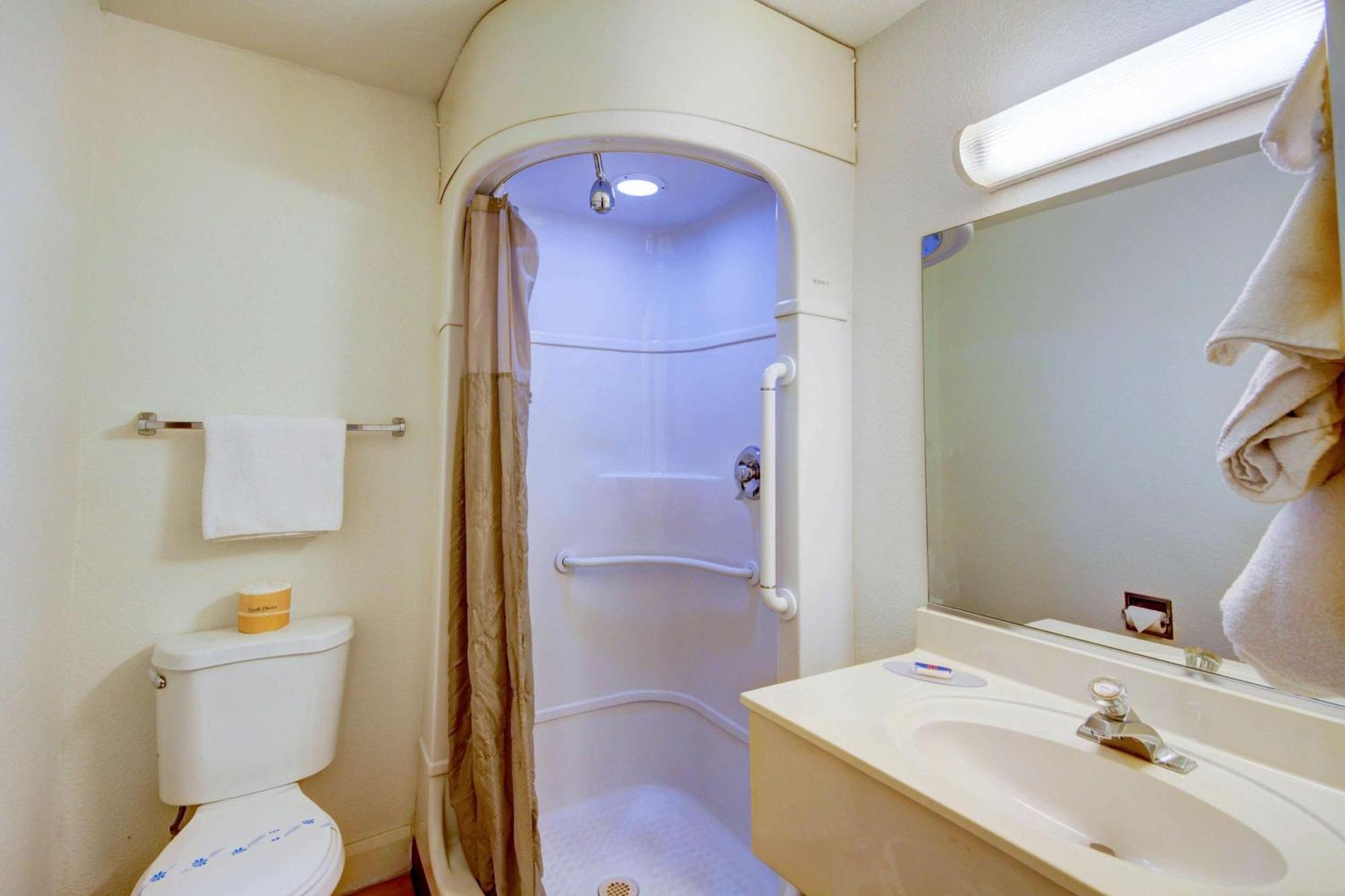 Deluxe Double Room Smoking,824505413:JPEG