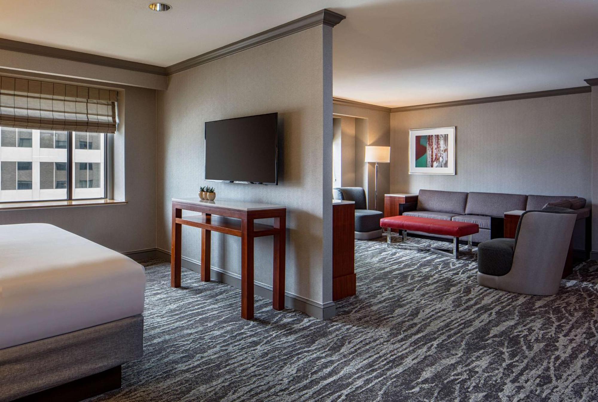 Executive King Suite,1438990894:JPEG