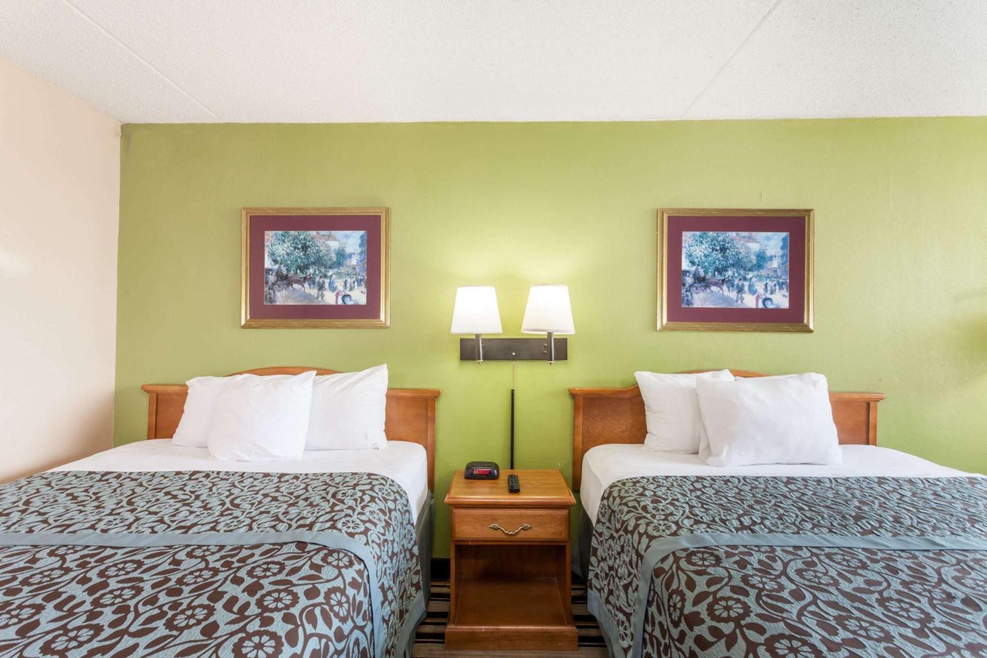 Queen Room Two Queen Beds Smoking