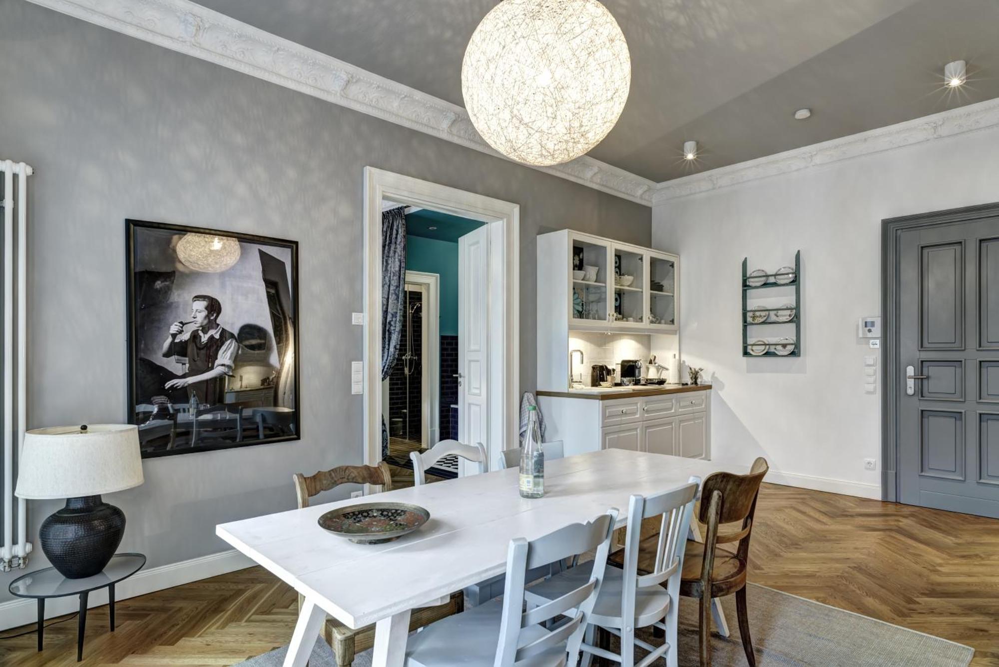 One-Bedroom Apartment Balcony 1