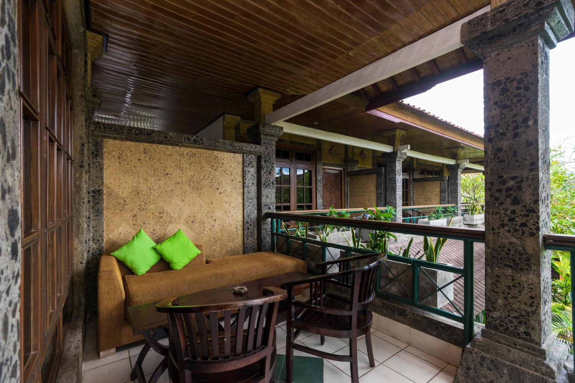 Family Room Balcony,826747385:JPEG