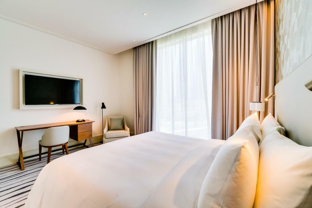 Three-Bedroom Apartment Burj Khalifa View