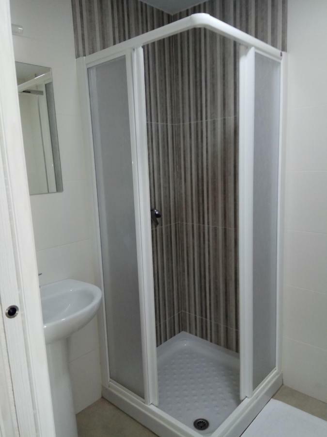 Small Single Room,828110825:JPEG