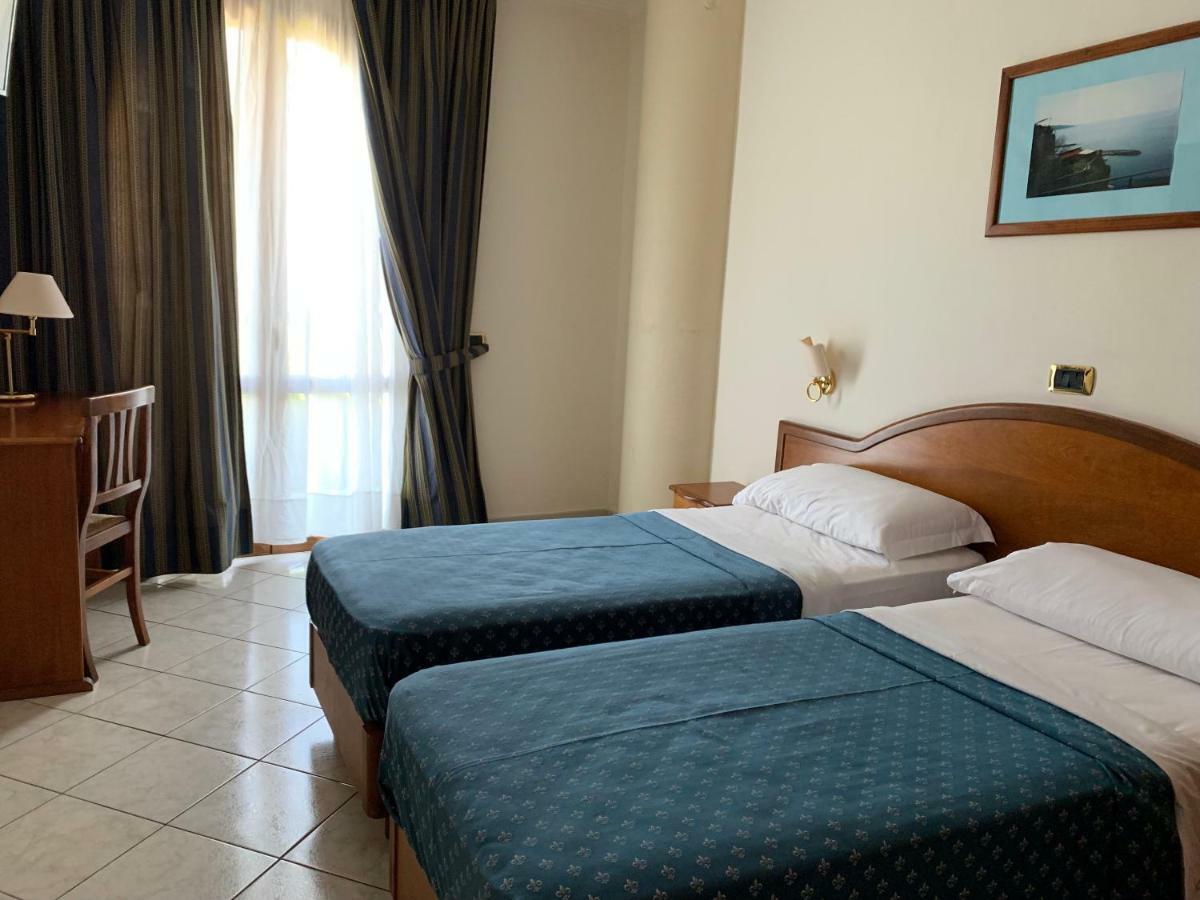 Double or Twin Room Sea View,828761279:JPEG