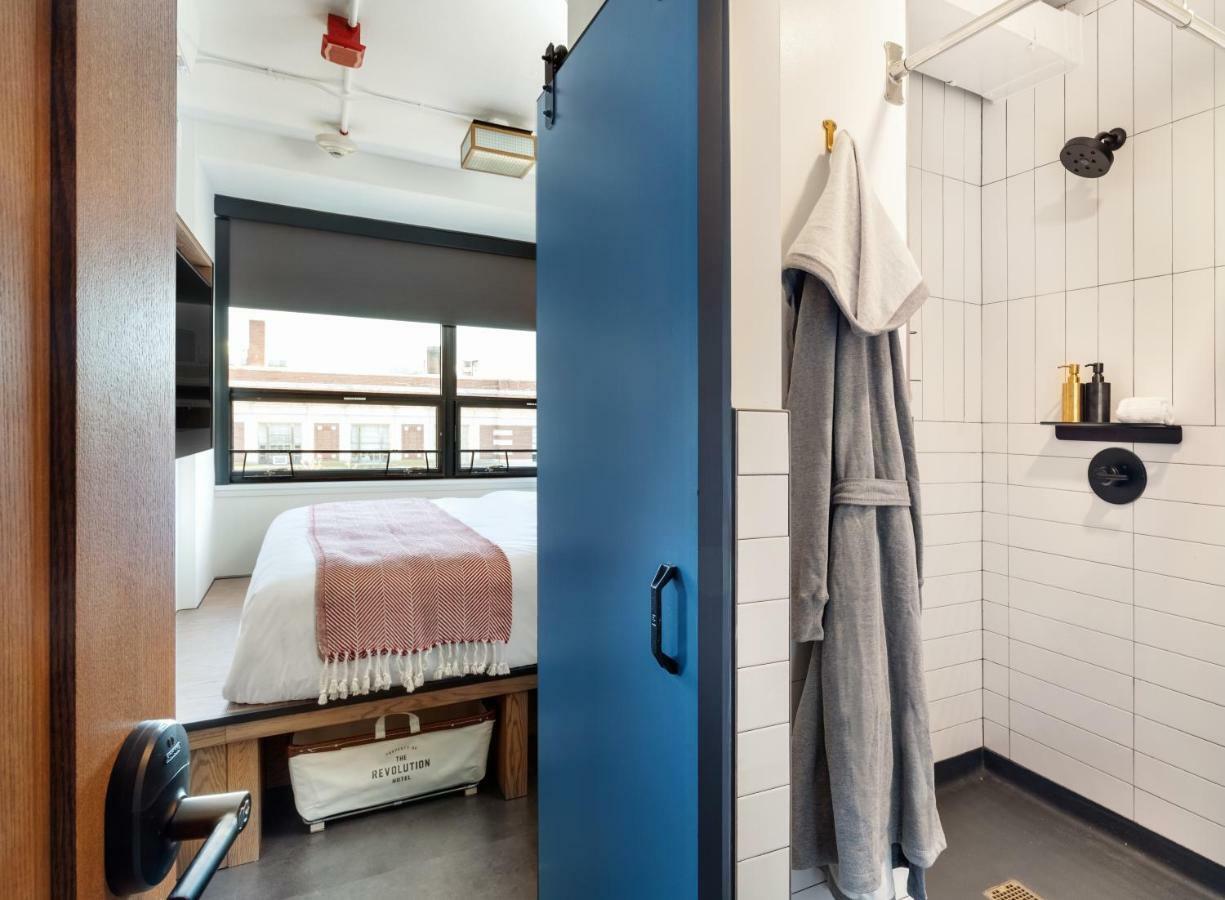 Queen Room Bathroom Room