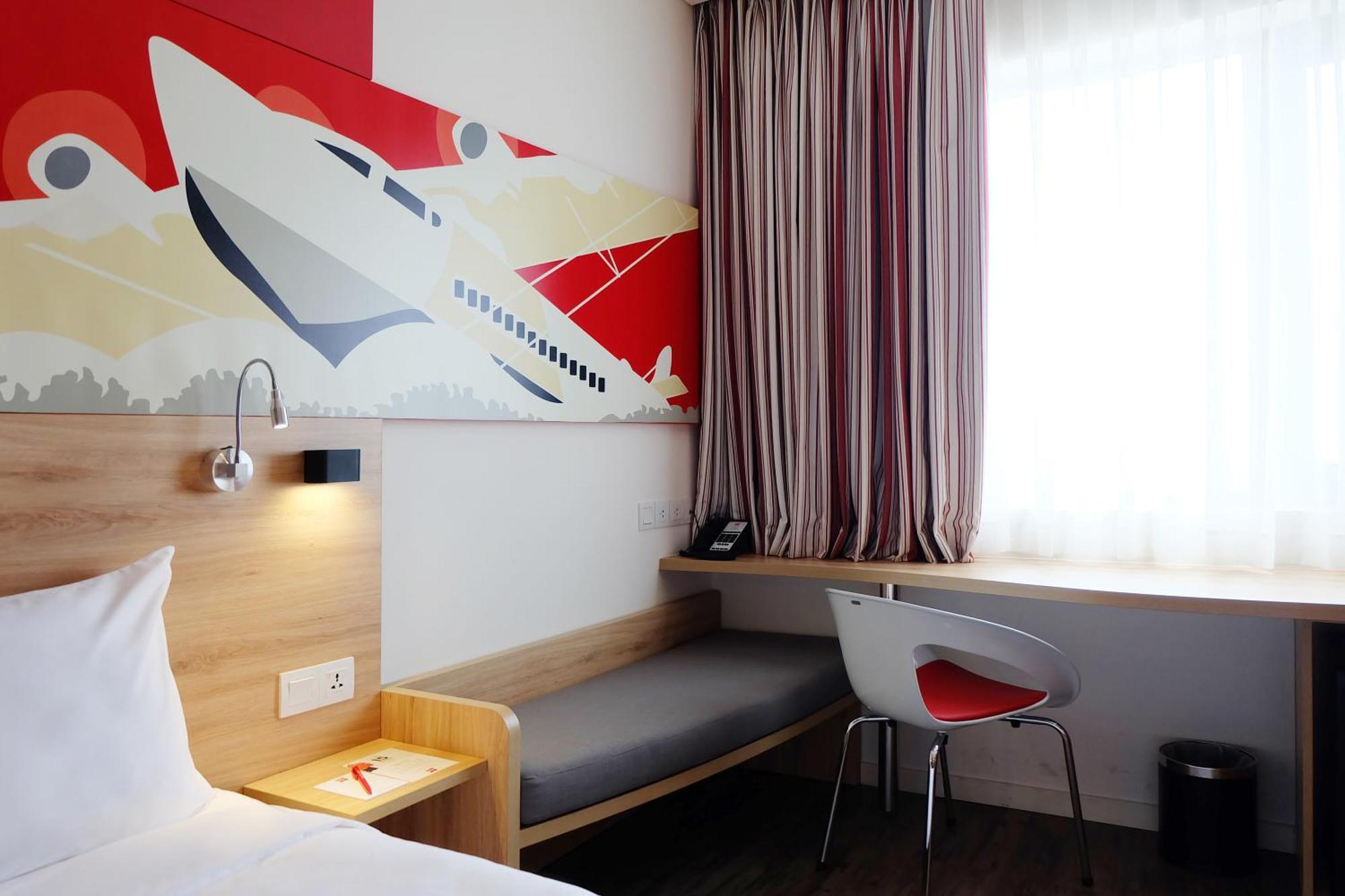 Standard Queen Room Complimentary Round-trip Transfer to International Terminal upon request,1717125000:JPEG