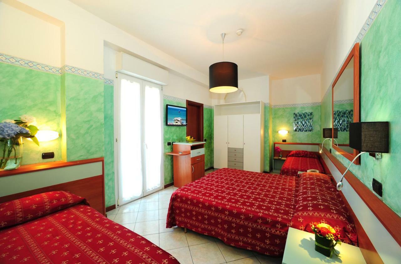 Quadruple Room,830046800:JPEG