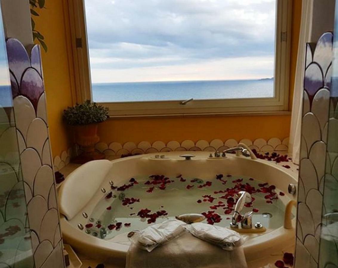 Queen Room Spa Bath