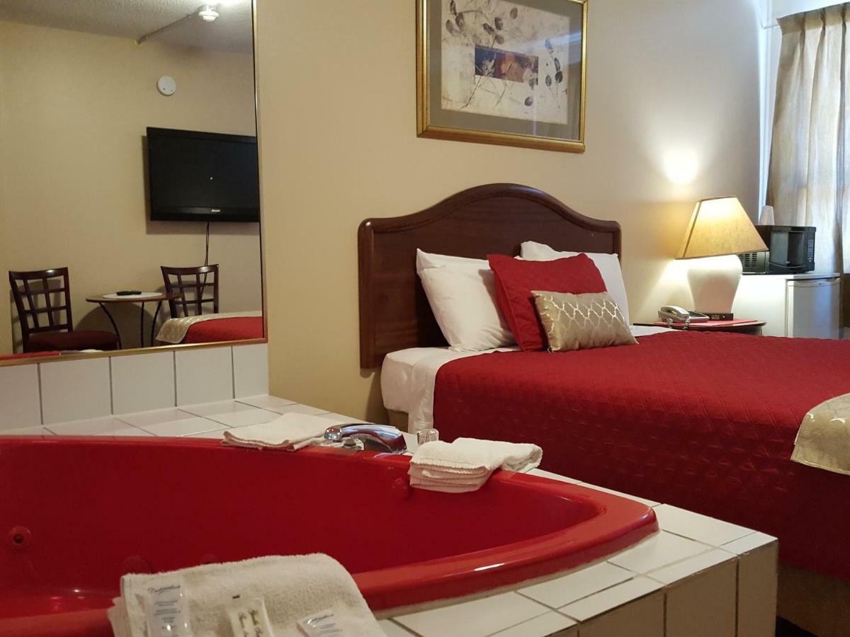 Honeymoon Suite Hot Tub