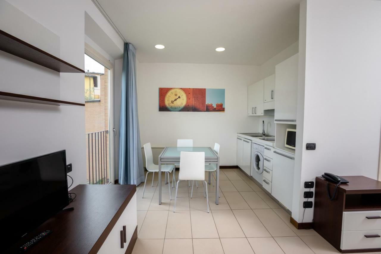 Deluxe One-Bedroom Apartment