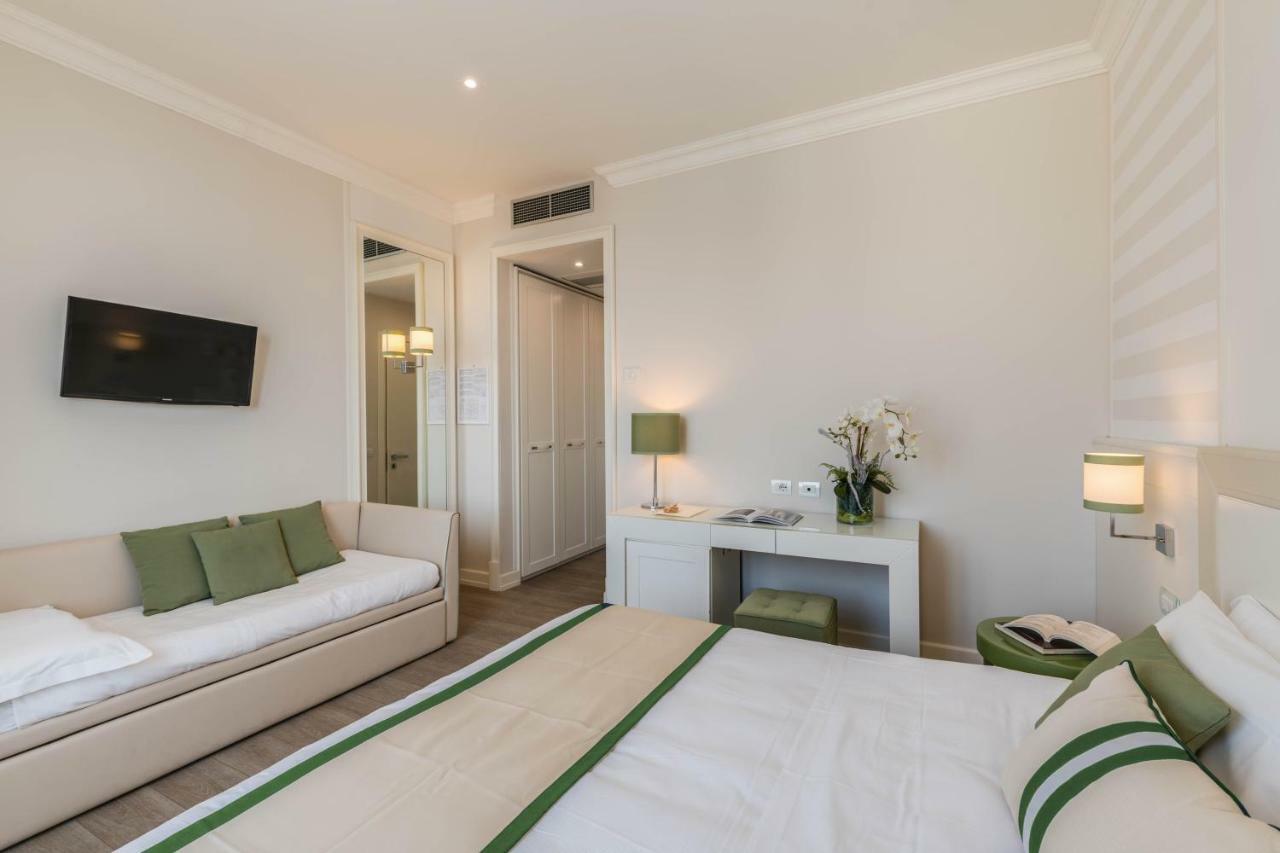 Triple Room Partial Sea View