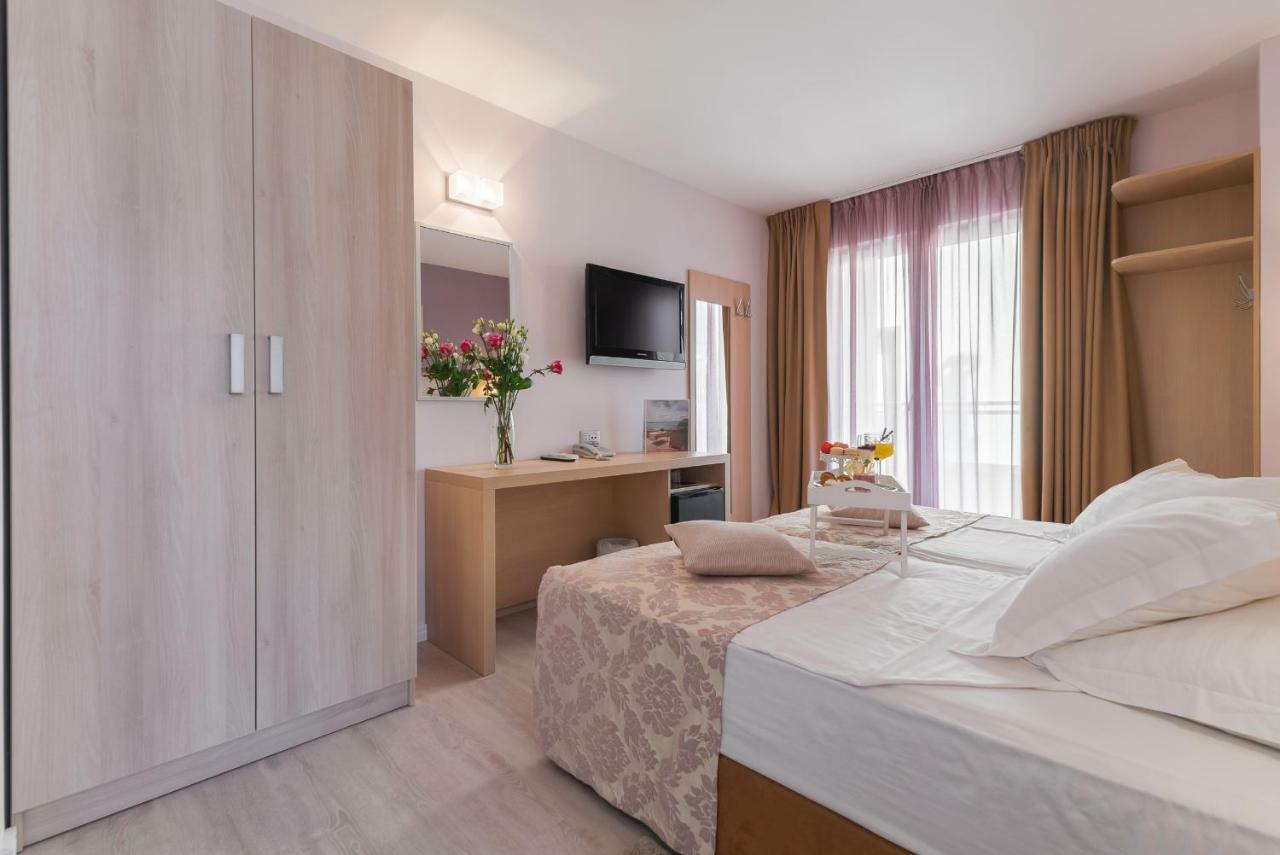 Twin Room Balcony Mountain View