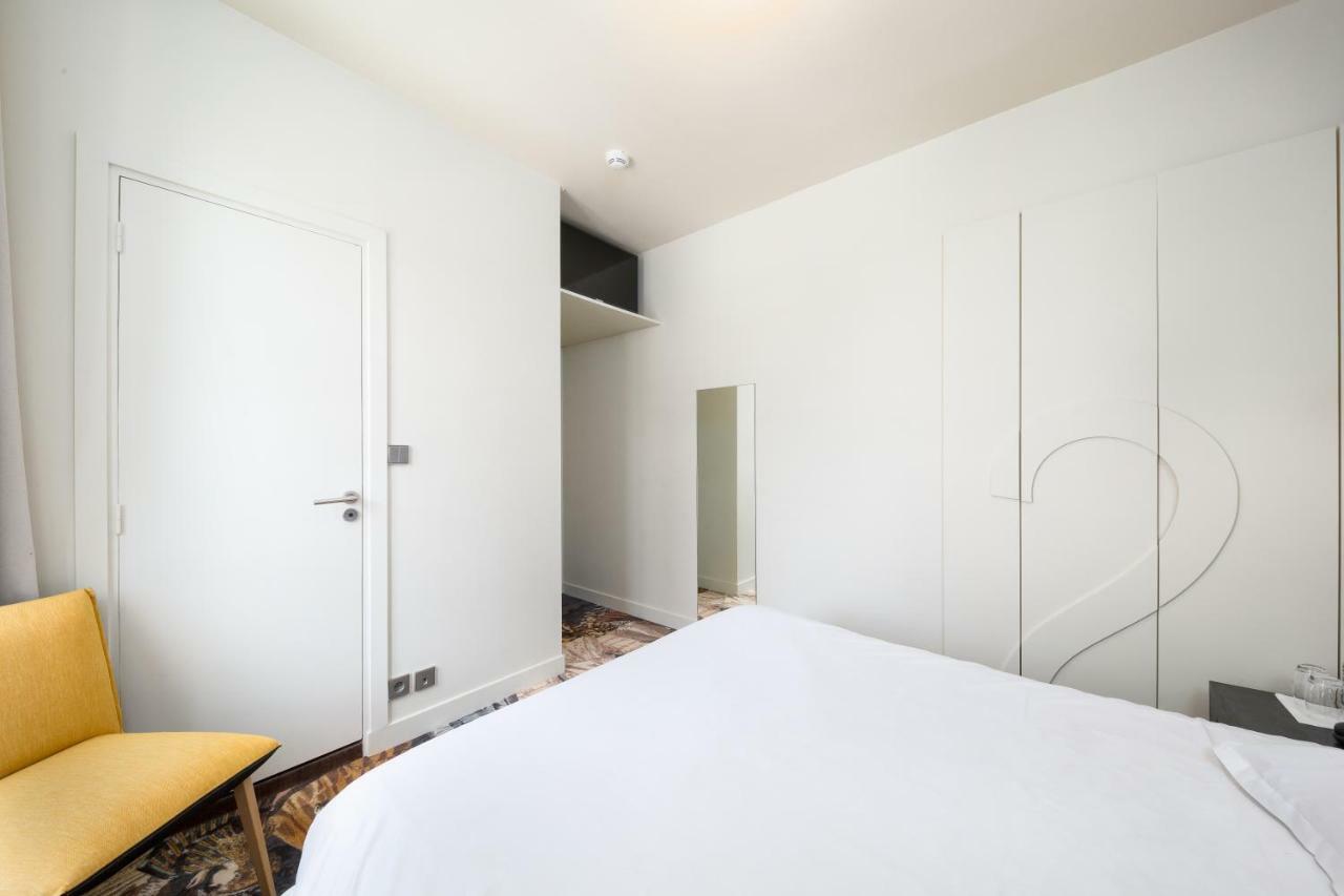 Small Double Room Square View,830920961:JPEG