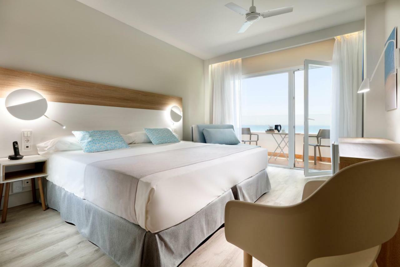 Deluxe Double Room (2 Adults + 1 Child),831147485:JPEG