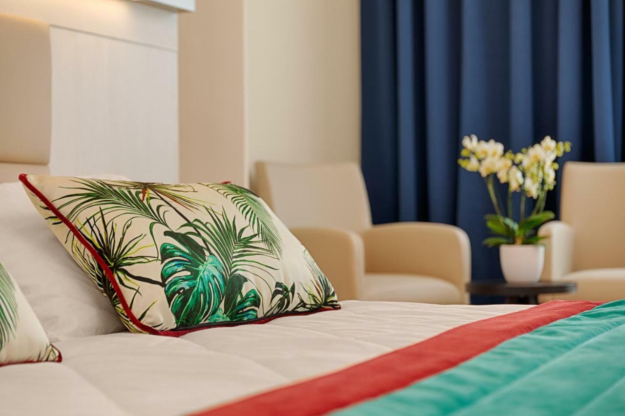 Deluxe Double or Twin Room Sea View