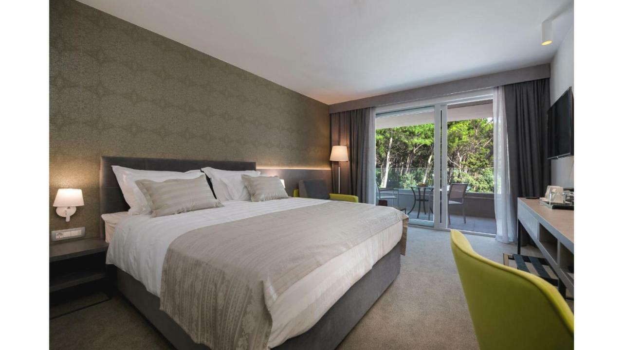 Deluxe Double Room Balcony Park View