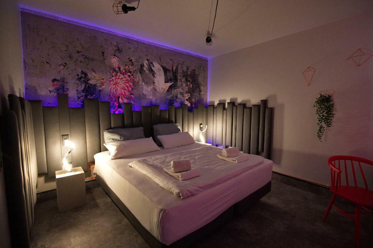 Standard Queen Room
