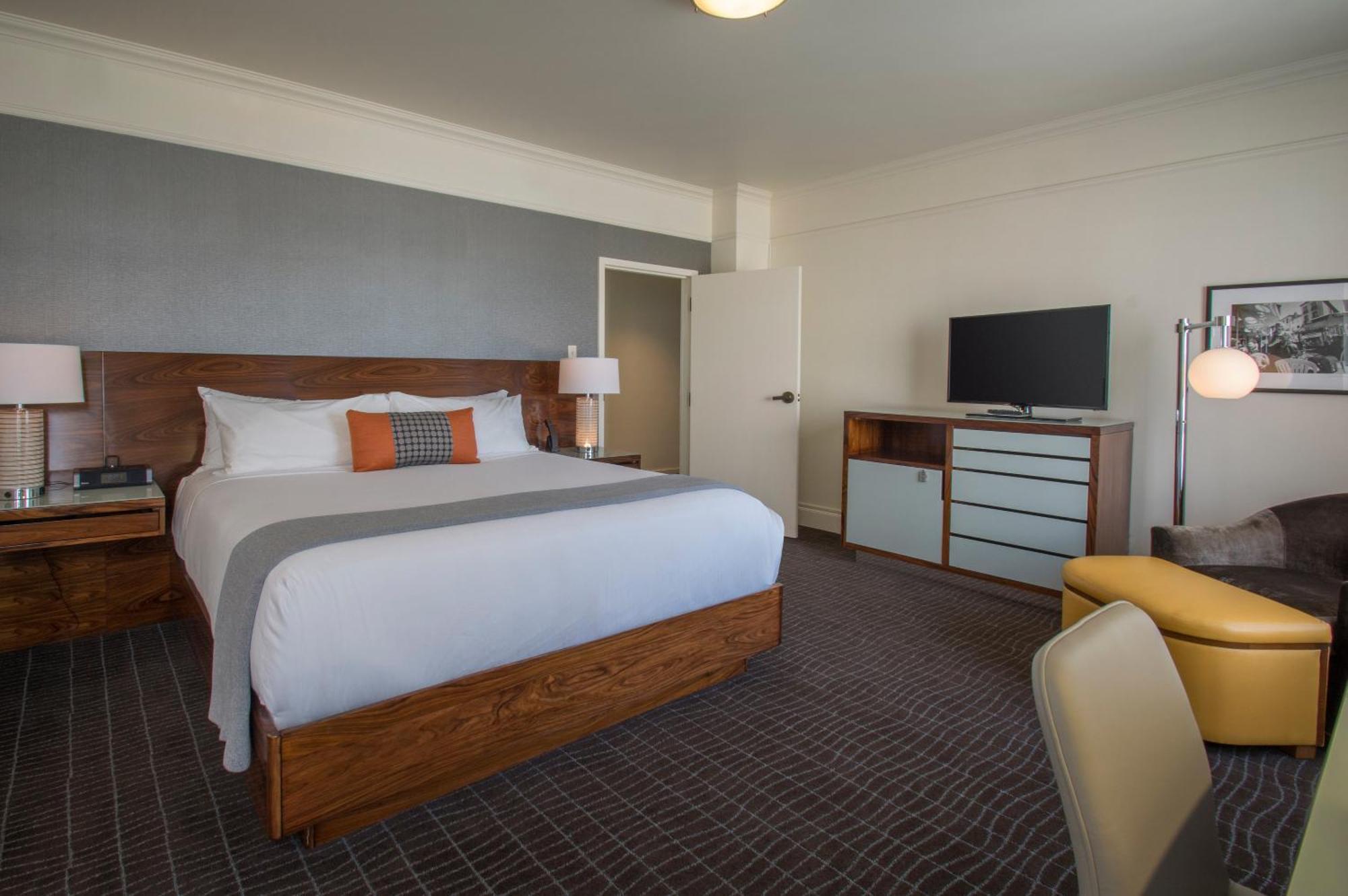 One-Bedroom Suite,1530475051:JPEG