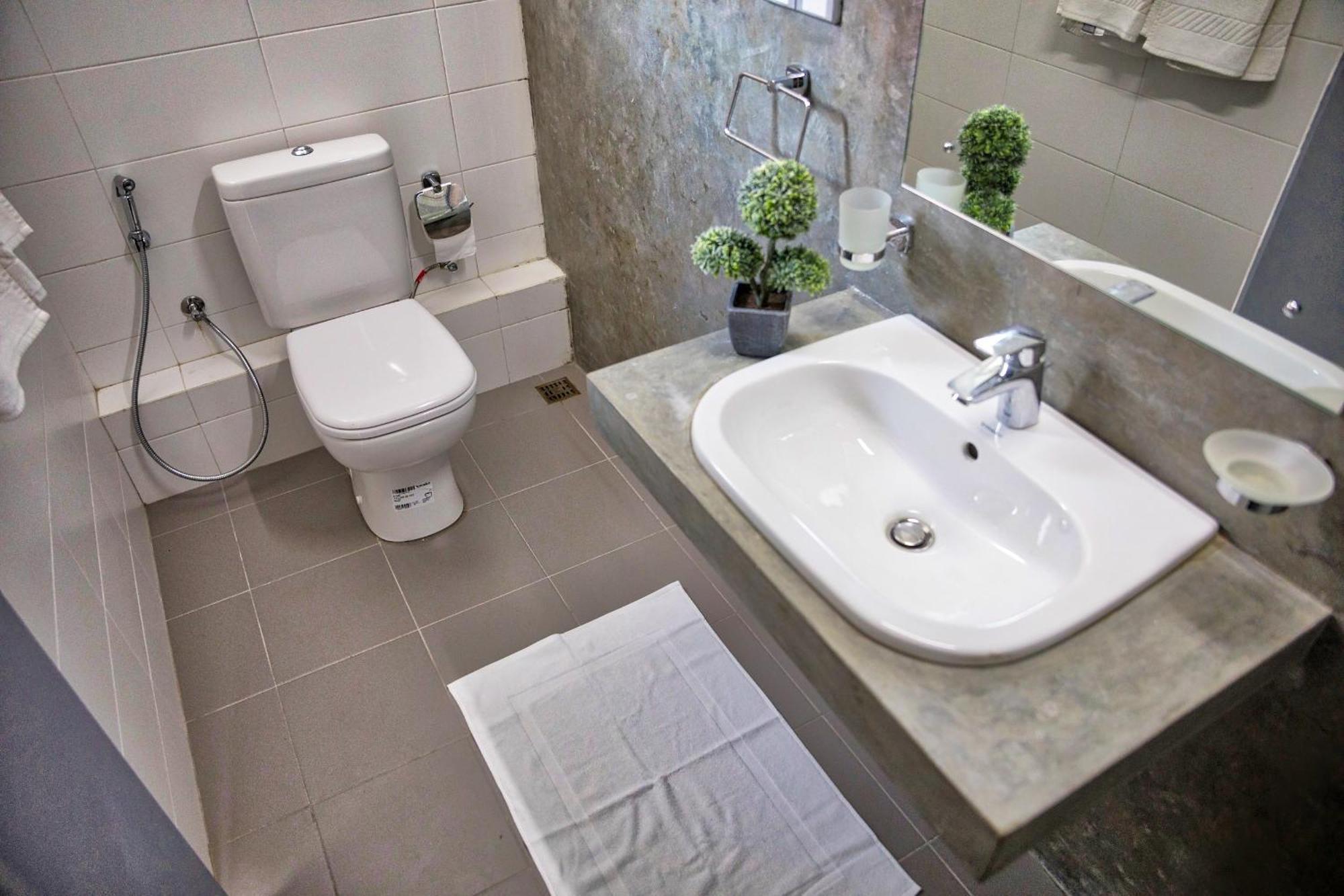 Standard Queen Room