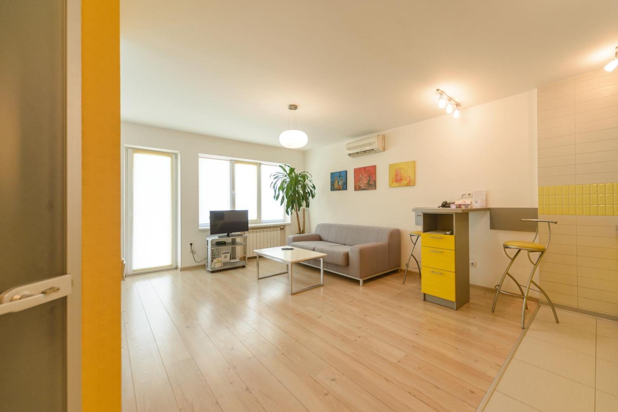 Studio Yellow Apartment Spa Bath