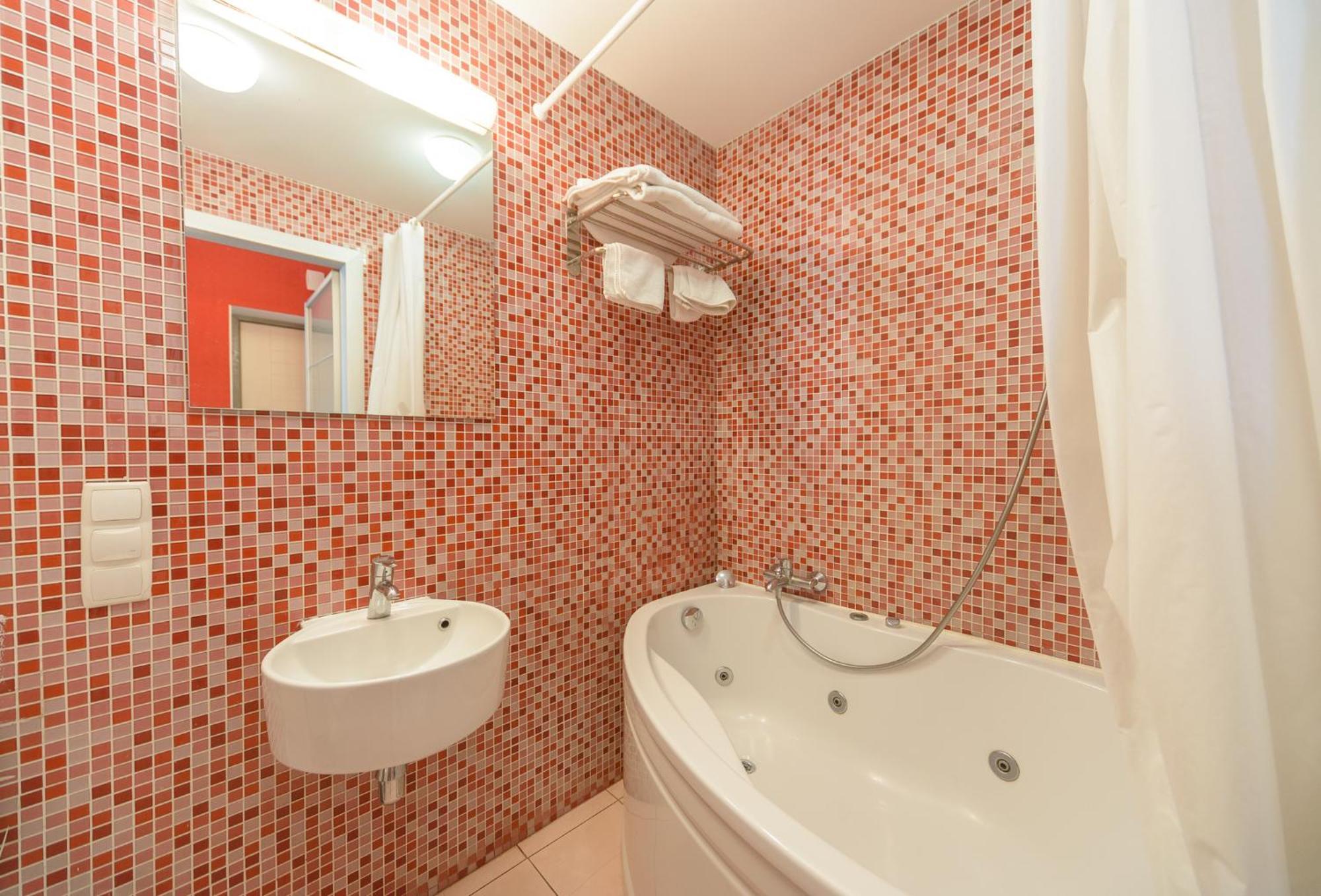 Studio Red Apartment Balcony