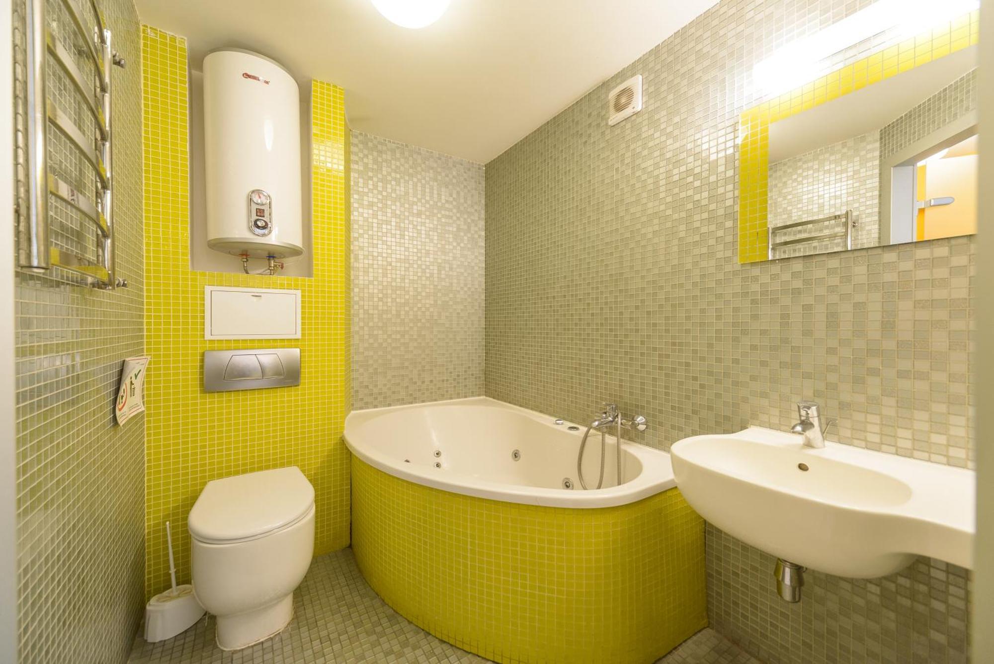 Studio Yellow Apartment Spa Bath